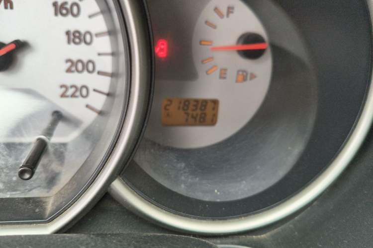 Used Nissan Livina 2010 Jingyue Edition 1.6L Manual All-Around Model Odometer Close Up