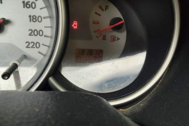Used Nissan Livina 2010 Jingrui Edition 1.6L Manual Standard Model Odometer Close Up