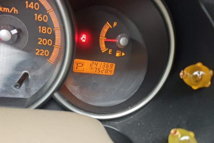 Used Nissan Livina 2010 Jingyi Edition 1.8L Automatic Standard Model Odometer Close Up