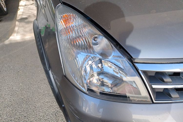 Used Nissan Livina 2010 JINRUI Edition 1.6L Automatic Standard Model Right Front Headlight
