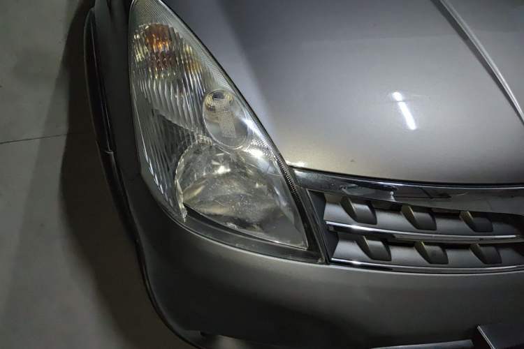 Used Nissan Livina 2010 Jingrui Edition 1.6L Manual Standard Model Right Front Headlight