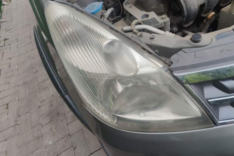 Used Nissan Livina 2010 Jingrui Edition 1.6L Manual Standard Model Right Front Headlight