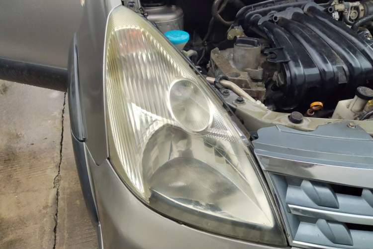 Used Nissan Livina 2010 Jingrui Edition 1.6L Manual Standard Model Right Front Headlight