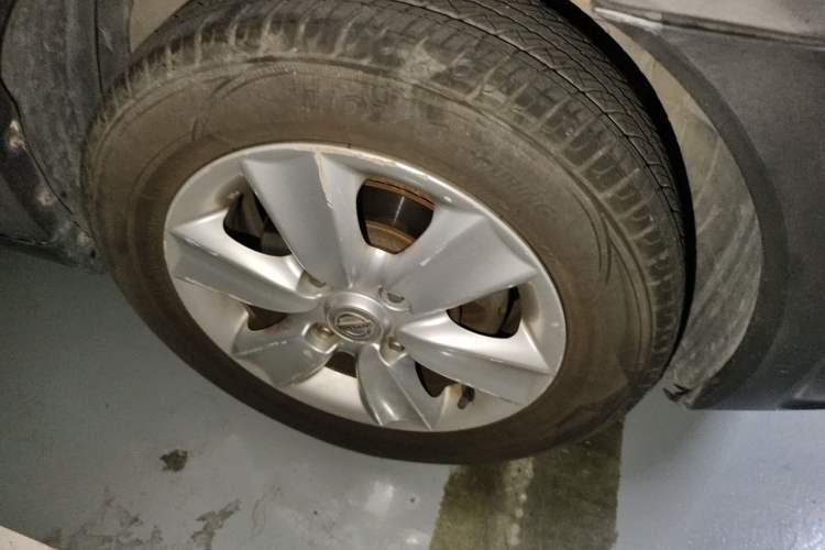 Used Nissan Livina 2010 Jingyue Edition 1.6L Automatic All-in-One Model Right Front Wheel Hub