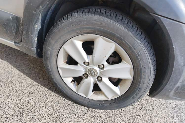 Used Nissan Livina 2010 JINRUI Edition 1.6L Automatic Standard Model Right Front Wheel Hub