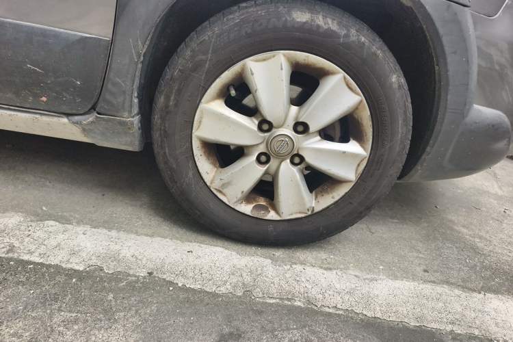Used Nissan Livina 2010 Jingrui Edition 1.6L Automatic Smart Model Right Front Wheel Hub