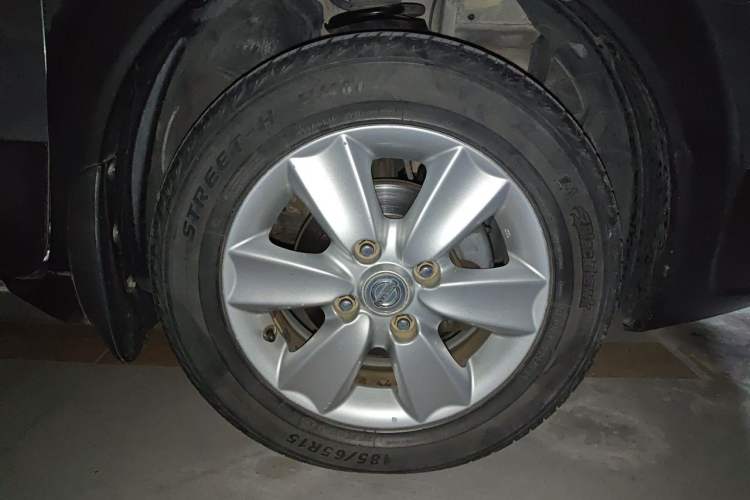 Used Nissan Livina 2010 Jingrui Edition 1.6L Manual Standard Model Right Front Wheel Hub