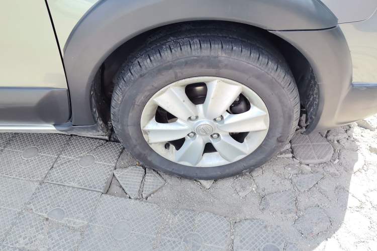Used Nissan Livina 2010 Jingrui Edition 1.6L Manual Standard Model Right Front Wheel Hub