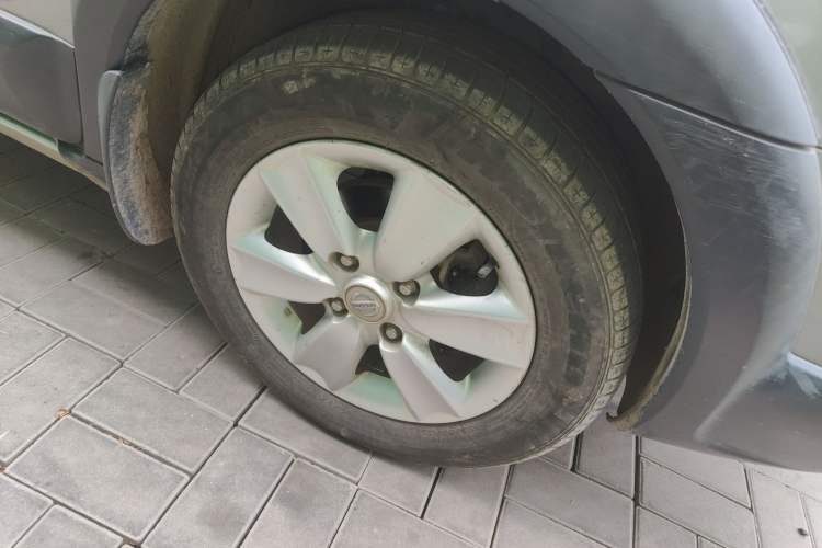 Used Nissan Livina 2010 Jingrui Edition 1.6L Manual Standard Model Right Front Wheel Hub