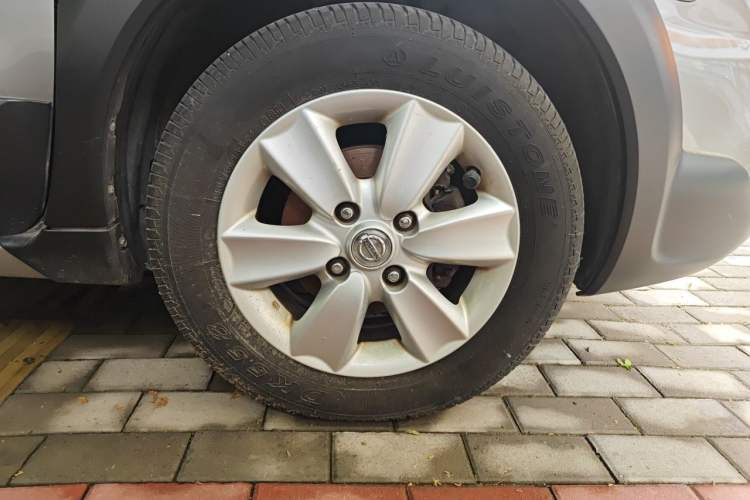 Used Nissan Livina 2010 JINRUI Edition 1.6L Automatic Standard Model Right Front Wheel Hub