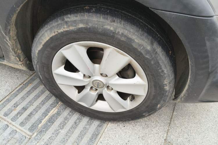 Used Nissan Livina 2010 Jingyue Edition 1.6L Manual All-Around Model Right Front Wheel Hub