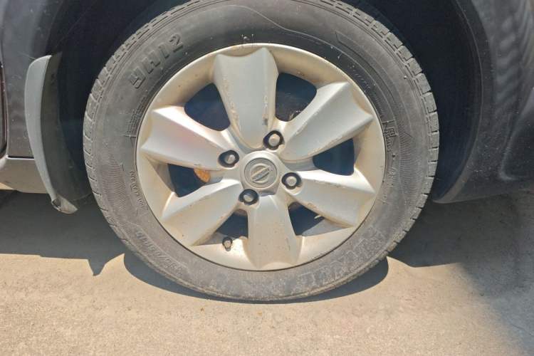 Used Nissan Livina 2010 Jingrui Edition 1.6L Automatic Smart Model Right Front Wheel Hub
