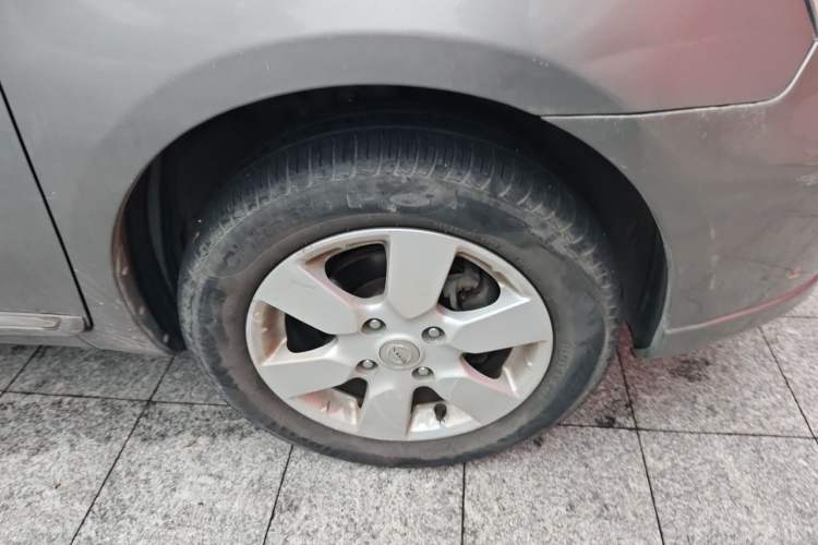 Used Nissan Livina 2010 Jingyi Edition 1.8L Automatic Standard Model Right Front Wheel Hub