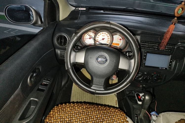 Used Nissan Livina 2010 Jingyue Edition 1.6L Automatic All-in-One Model Steering Wheel