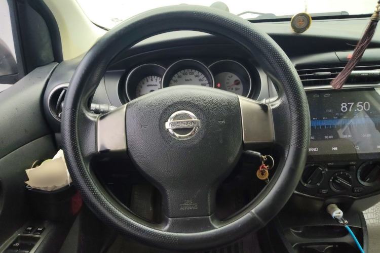 Used Nissan Livina 2010 Jingrui Edition 1.6L Manual Standard Model Steering Wheel