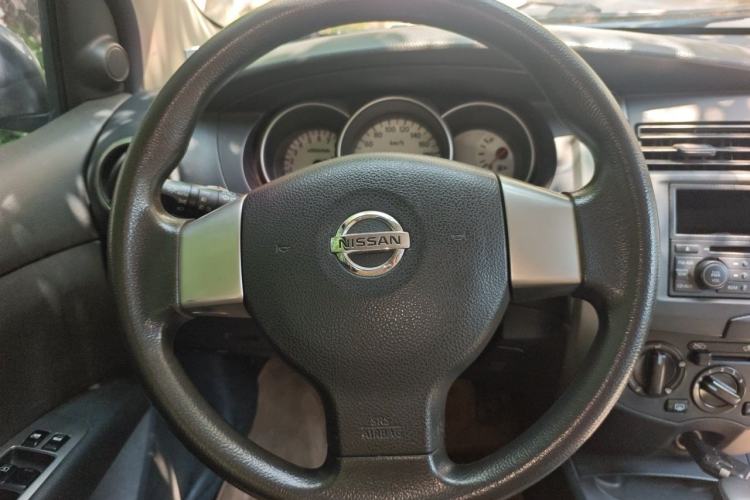Used Nissan Livina 2010 Jingrui Edition 1.6L Automatic Smart Model Steering Wheel