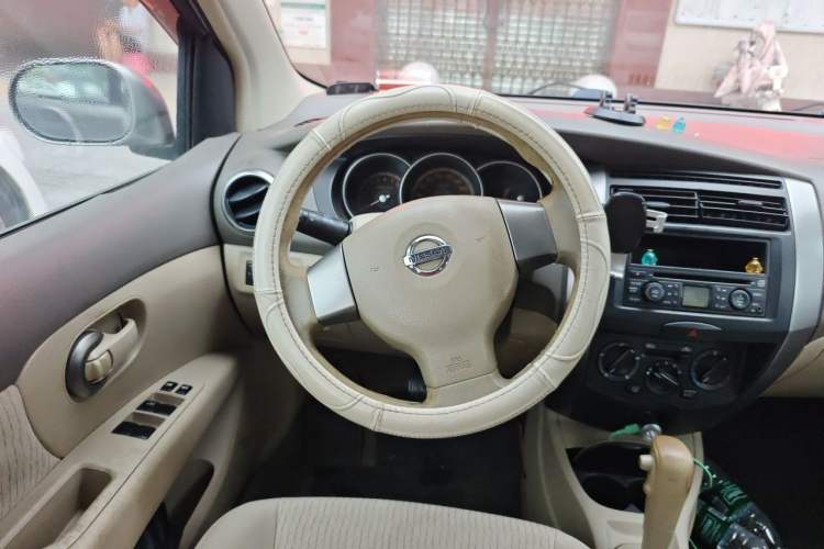 Used Nissan Livina 2010 Jingyi Edition 1.8L Automatic Standard Model Steering Wheel