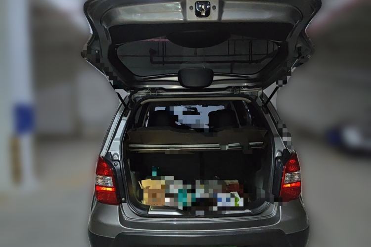Used Nissan Livina 2010 Jingrui Edition 1.6L Manual Standard Model Trunk