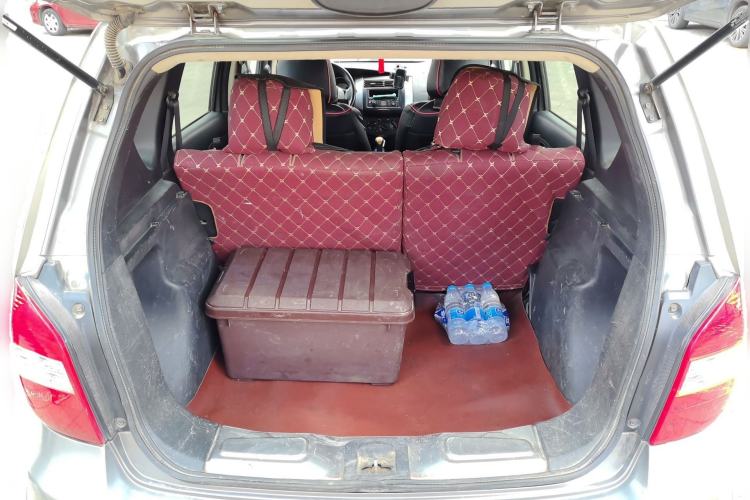 Used Nissan Livina 2010 Jingrui Edition 1.6L Manual Standard Model Trunk