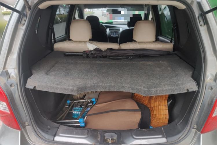 Used Nissan Livina 2010 Jingrui Edition 1.6L Manual Standard Model Trunk