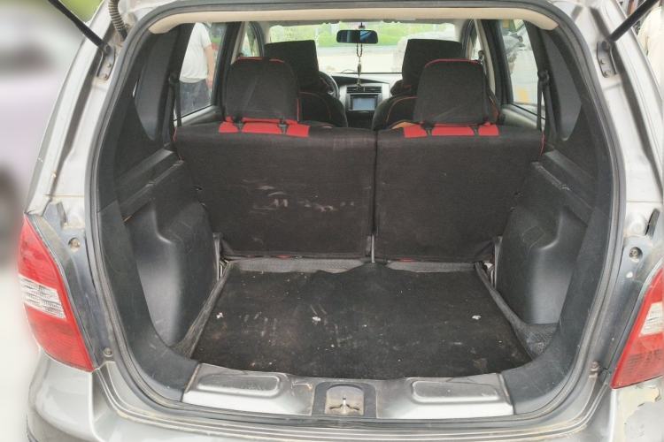 Used Nissan Livina 2010 Jingyue Edition 1.6L Manual All-Around Model Trunk