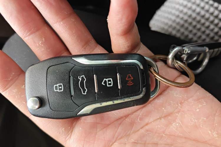 Used Nissan Livina 2010 JINRUI Edition 1.6L Automatic Standard Model Vehicle Key