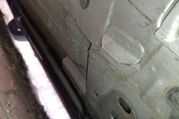 Used Nissan Livina 2010 Jingyue Edition 1.6L Manual All-Around Model Chassis Front Right