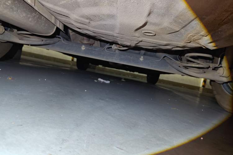 Used Nissan Livina 2010 Jingyue Edition 1.6L Manual All-Around Model Chassis Rear