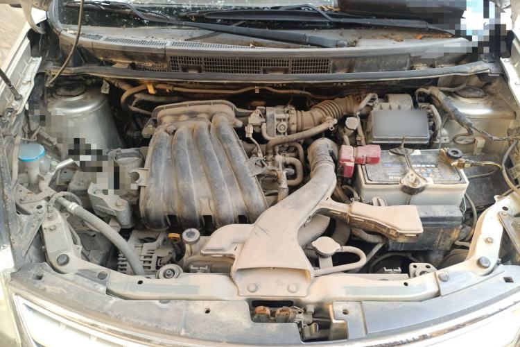 Used Nissan Livina 2010 Jingyue Edition 1.6L Manual All-Around Model Engine Bay