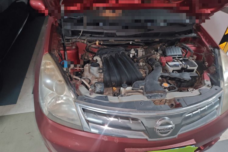 Used Nissan Livina 2010 Jingyue Edition 1.6L Manual All-Around Model Engine Bay Right