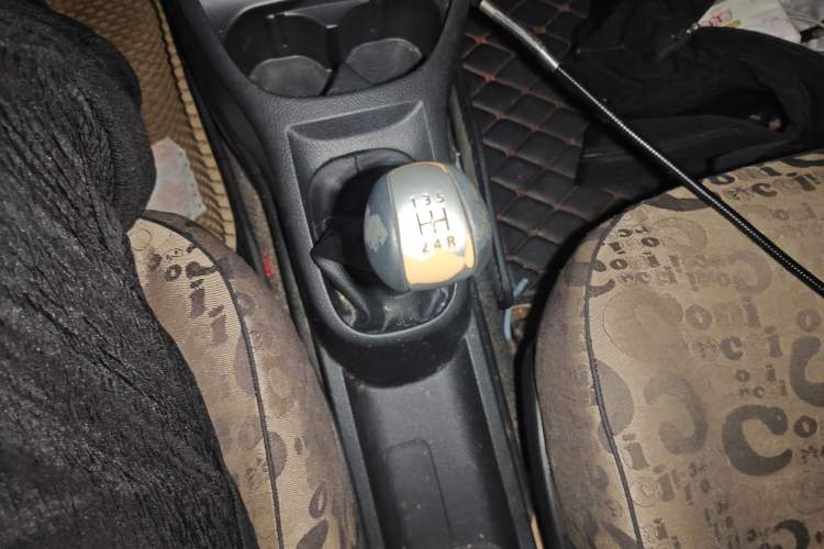 Used Nissan Livina 2010 Jingyue Edition 1.6L Manual All-Around Model Gear Lever
