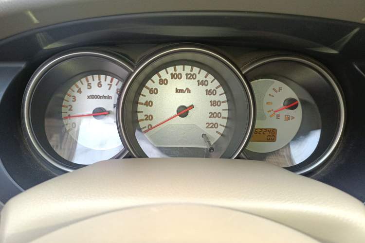 Used Nissan Livina 2010 Jingyue Edition 1.6L Manual All-Around Model Instrument Cluster