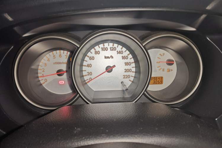 Used Nissan Livina 2010 Jingyue Edition 1.6L Manual All-Around Model Instrument Cluster