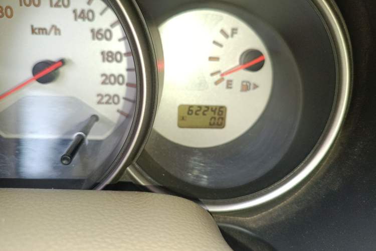 Used Nissan Livina 2010 Jingyue Edition 1.6L Manual All-Around Model Odometer Close Up