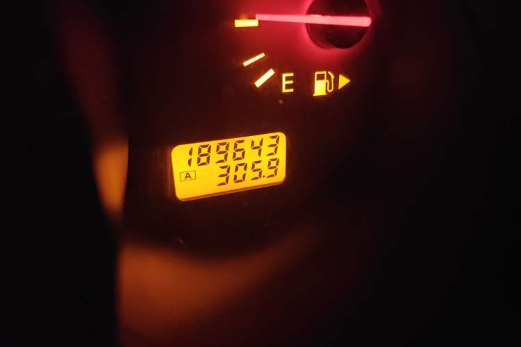 Used Nissan Livina 2010 Jingyue Edition 1.6L Manual All-Around Model Odometer Close Up