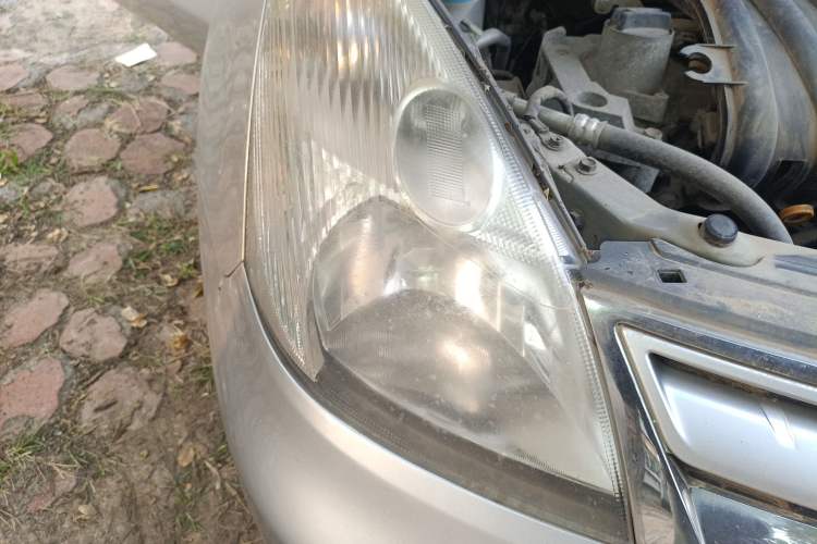 Used Nissan Livina 2010 Jingyue Edition 1.6L Manual All-Around Model Right Front Headlight