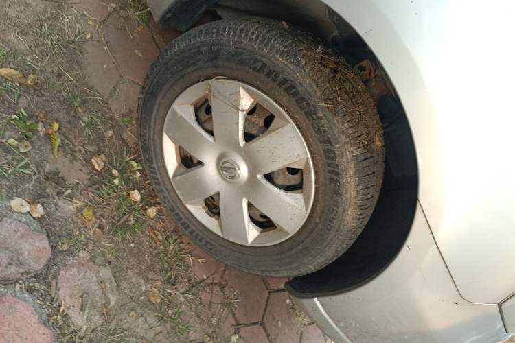 Used Nissan Livina 2010 Jingyue Edition 1.6L Manual All-Around Model Right Front Wheel Hub