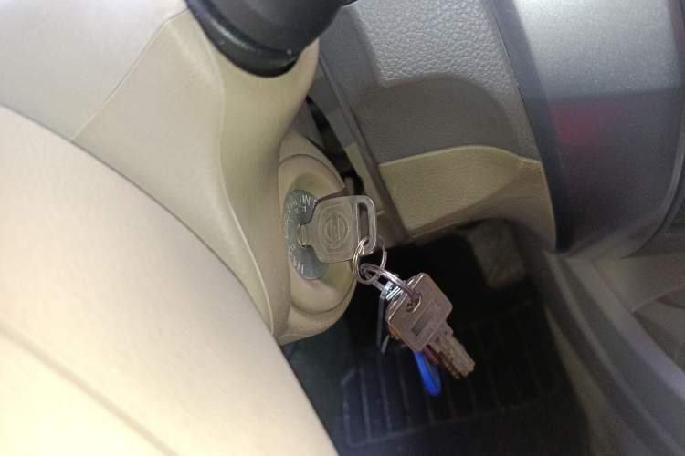 Used Nissan Livina 2010 Jingyue Edition 1.6L Manual All-Around Model Vehicle Key