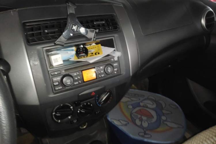 Used Nissan Livina 2010 Jingrui Edition 1.6L Automatic Smart Model Audio And AC Panel