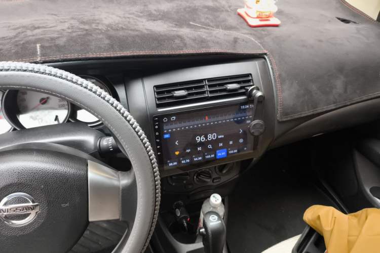 Used Nissan Livina 2010 Jingyue Edition 1.6L Automatic Supercharged Model Audio And AC Panel