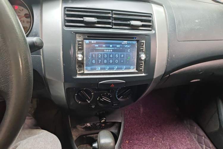 Used Nissan Livina 2010 Jingyue Edition 1.6L Automatic All-in-One Model Audio And AC Panel