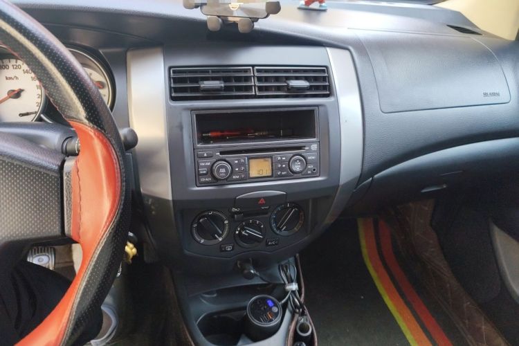 Used Nissan Livina 2010 Jingyue Edition 1.6L Manual All-Around Model Audio And AC Panel