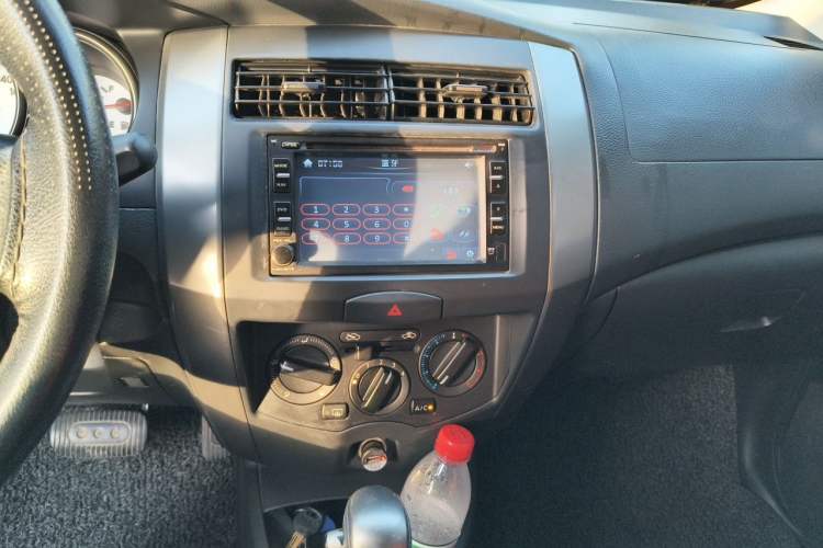 Used Nissan Livina 2010 Jingyue Edition 1.6L Automatic All-in-One Model Audio And AC Panel