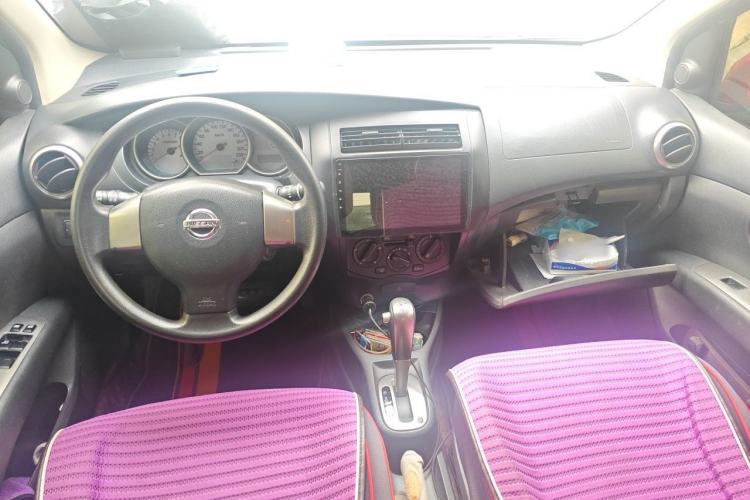 Used Nissan Livina 2010 Jingrui Edition 1.6L Automatic Smart Model Center Console