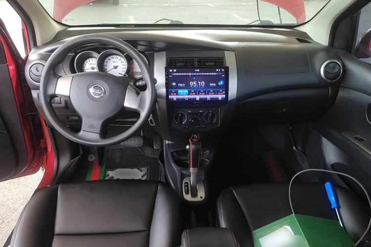 Used Nissan Livina 2010 JINRUI Edition 1.6L Automatic Standard Model Center Console