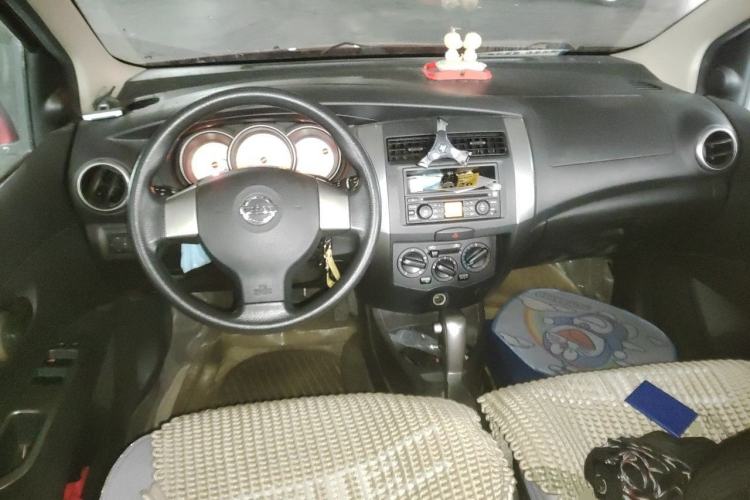 Used Nissan Livina 2010 Jingrui Edition 1.6L Automatic Smart Model Center Console