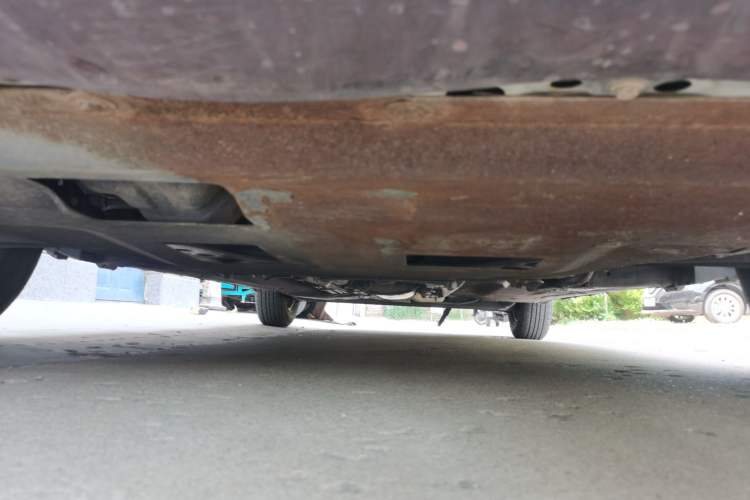Used Nissan Livina 2010 Jingyue Edition 1.6L Manual All-Around Model Chassis Front