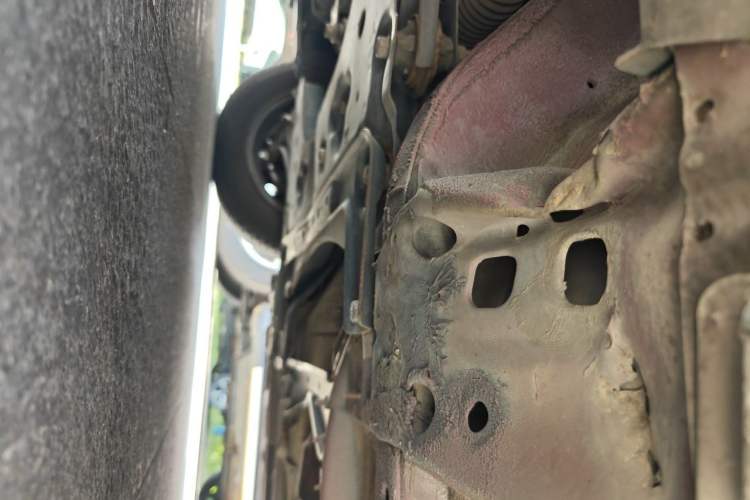 Used Nissan Livina 2010 Jingyue Edition 1.6L Manual All-Around Model Chassis Front Left