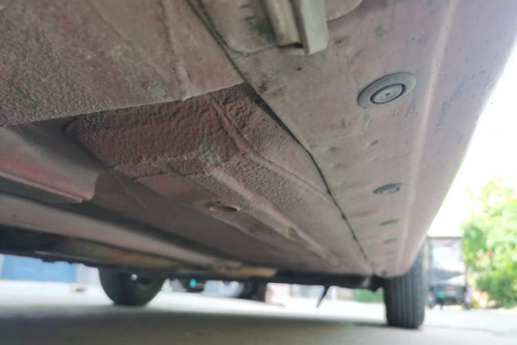 Used Nissan Livina 2010 Jingyue Edition 1.6L Manual All-Around Model Chassis Front Left