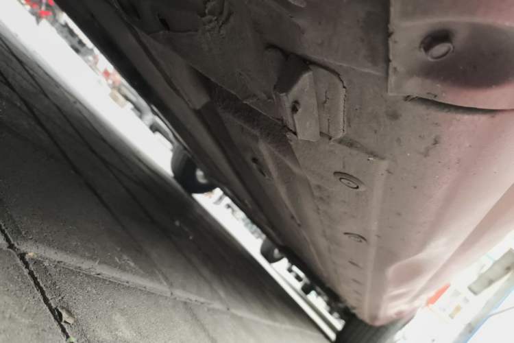 Used Nissan Livina 2010 Jingyue Edition 1.6L Automatic Supercharged Model Chassis Front Left